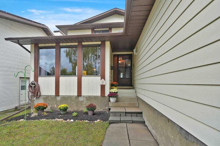 Property Photo: 60 Beddington Drive NE AB T3K 1K1