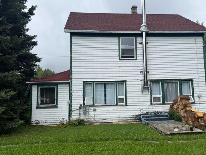 Property Photo: 5105 Valley Street AB T0E 1X0