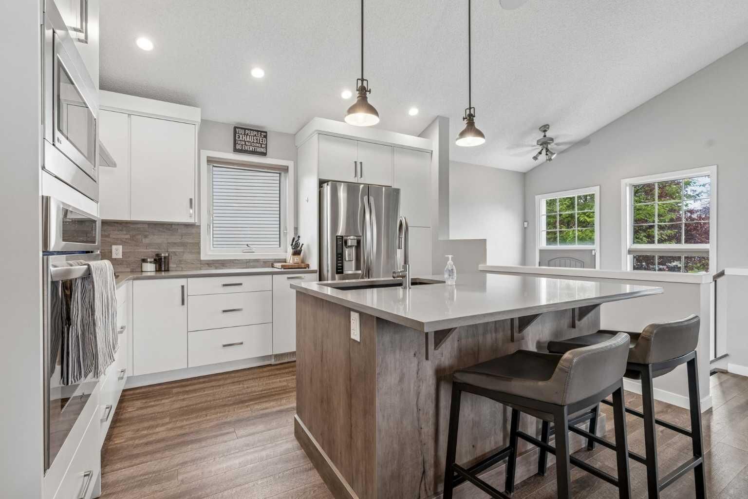 Property Photo: 230 Mt Lorette Place SE AB T2Z 2L9