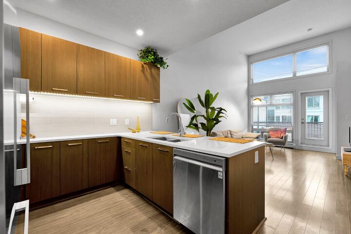 Property Photo:  323 20 Avenue SW 409  AB T2S 0E6 