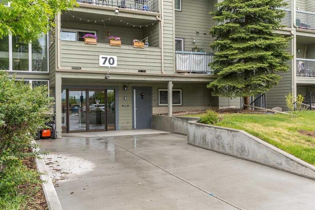 Property Photo: 70 Glamis Drive SW 2135 AB T3E 6T6