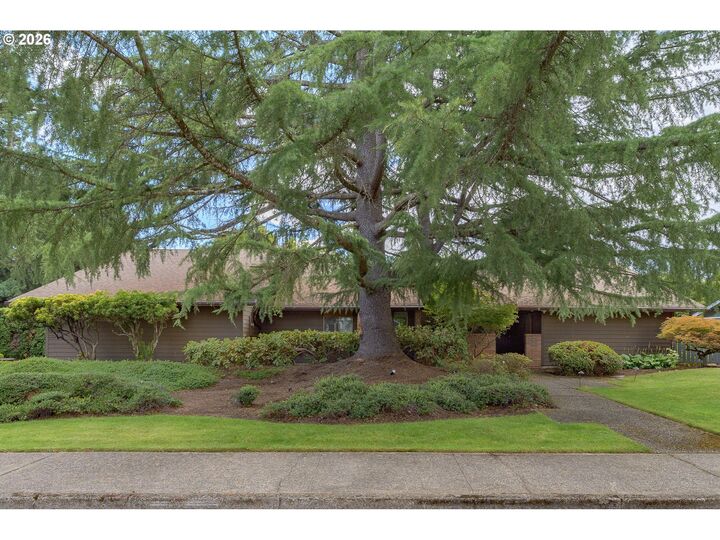 Property Photo:  1843 NW Saint Andrews Dr  OR 97128 