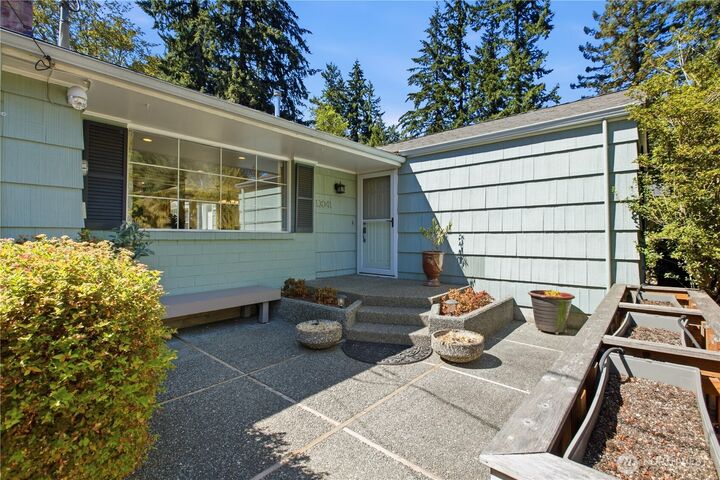 Property Photo:  13041  25th Avenue NE  WA 98125 