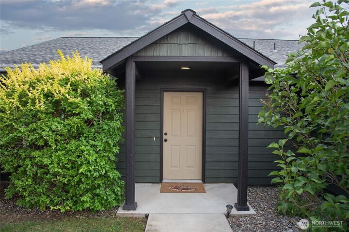Property Photo: 200 E Kristen Avenue WA 98926