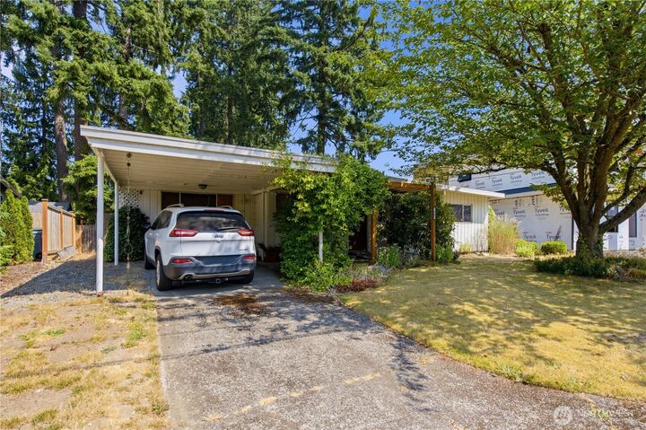 Property Photo:  1002  167th Place NE  WA 98008 