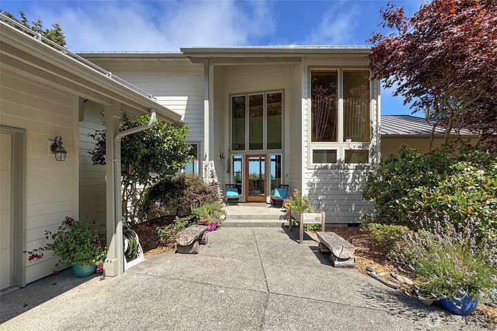 Property Photo: 1668 Freshwater Bay Road WA 98363