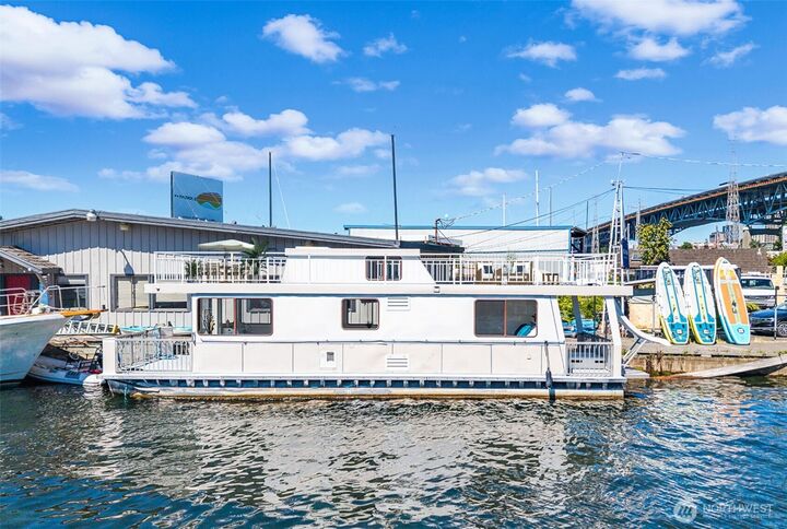 Property Photo: 10 E Allison Street WA 98102