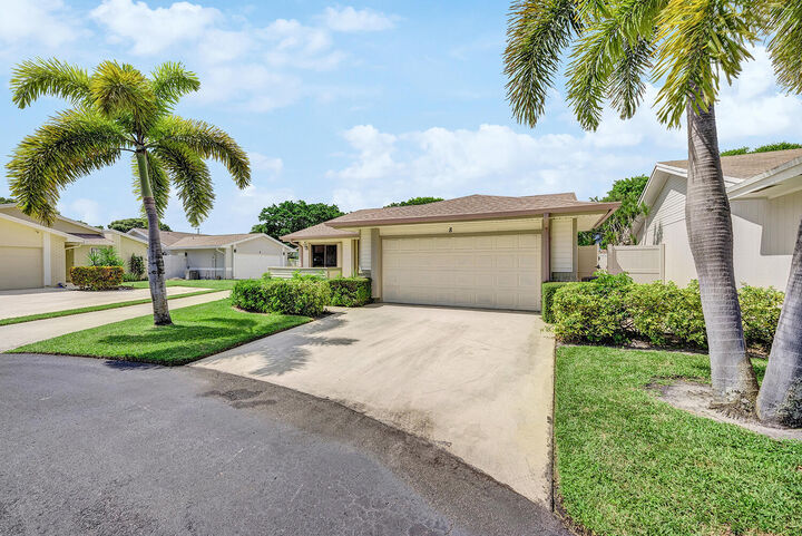 Property Photo: 8 Eaton Place FL 33426