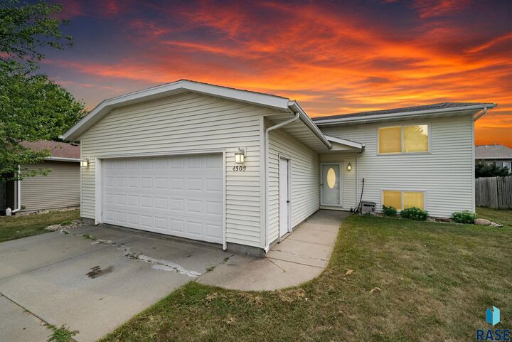 Property Photo:  4509 W Oregon St  SD 57107 