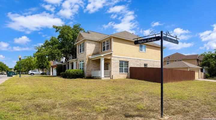 Property Photo:  1042 Maltese Gdn  TX 78260 