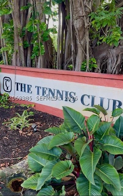 Property Photo: 610 Tennis Club Dr 407 FL 33311