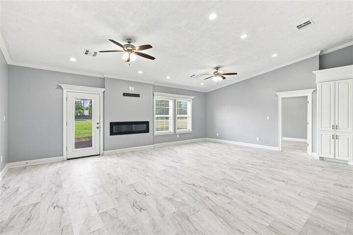 Property Photo: 255 Tommys Lane LA 70615