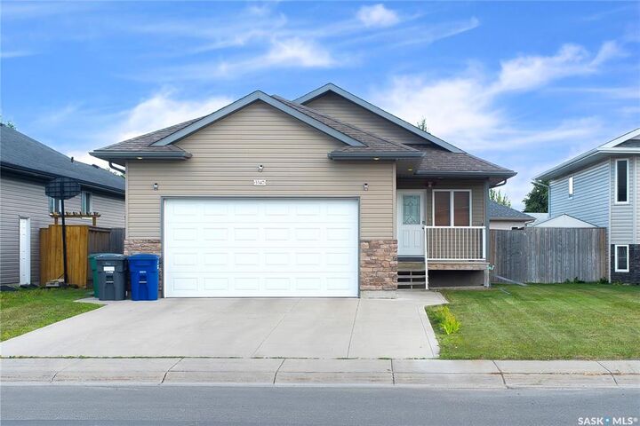 Property Photo: 3347 McClocklin Road SK S7R 0B3