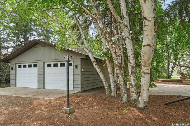 Property Photo:  706 2nd Avenue  SK S0K 0N0 