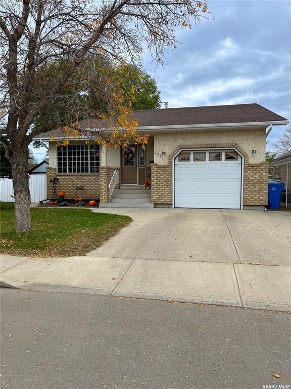 Property Photo:  926 Henry Street  SK S4A 1N6 