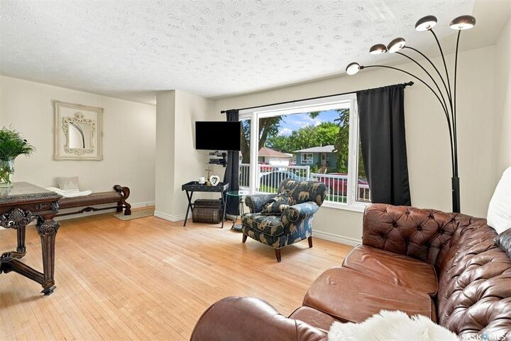 Property Photo:  1621 Edward Avenue  SK S7K 3B5 