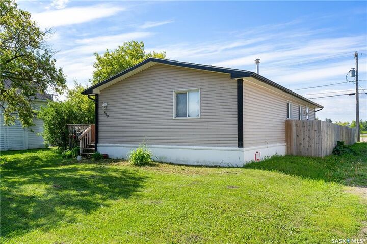 309 Burrows Avenue W — photo 1