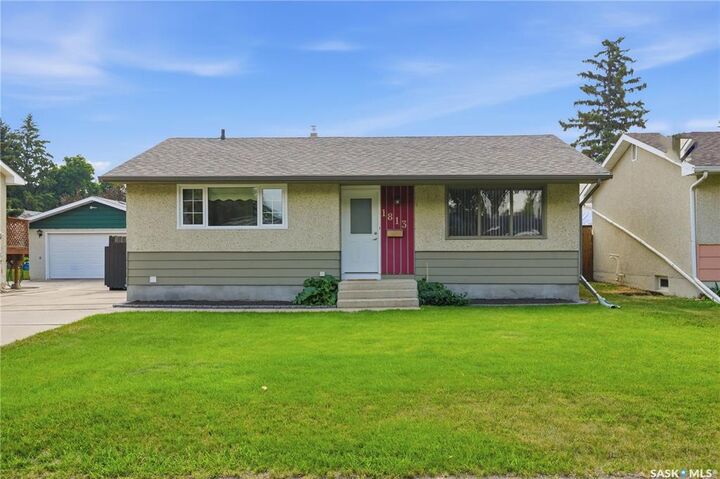 Property Photo:  1813 Richardson Road  SK S7L 4B6 