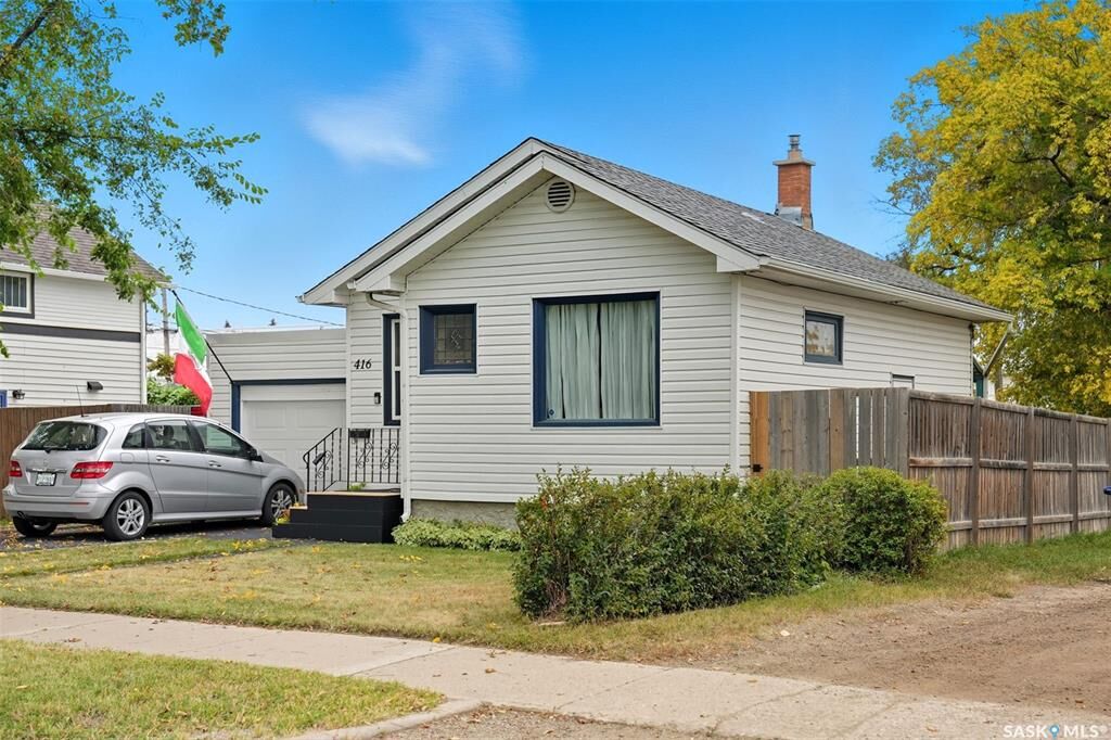 Property Photo:  416 Taylor Street W  SK S7M 0C8 