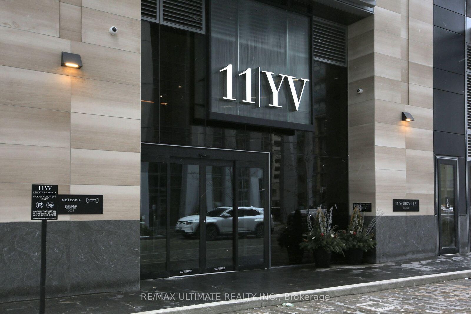 Photo de la propriété:  11 Yorkville Avenue 1713  ON M4W 0B7 