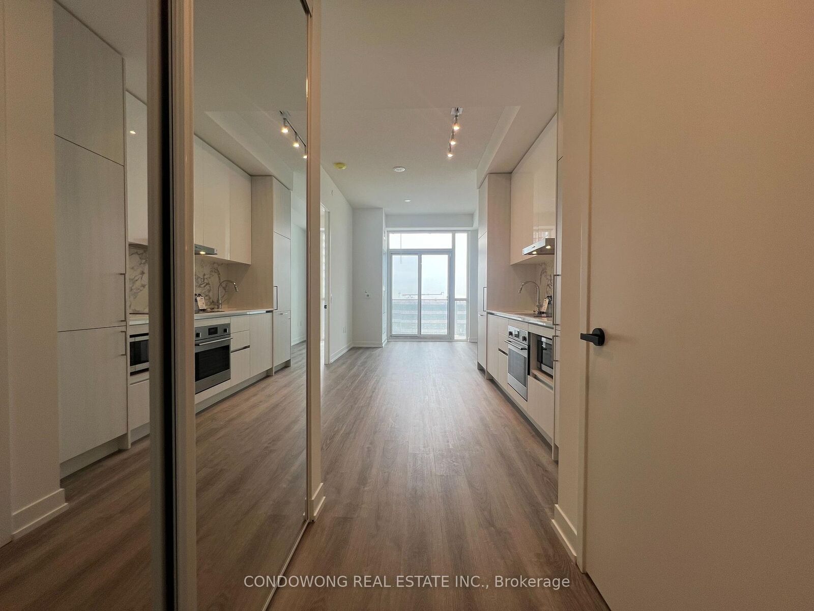 Photo de la propriété: 195 Commerce Street 5316 ON L4K 5C3