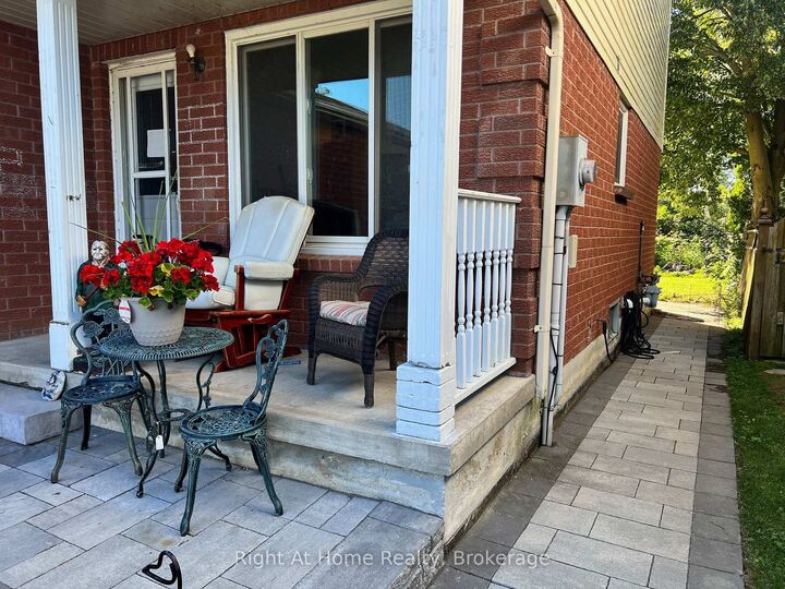 Property Photo:  26 Moyse Drive  ON L1E 2V4 