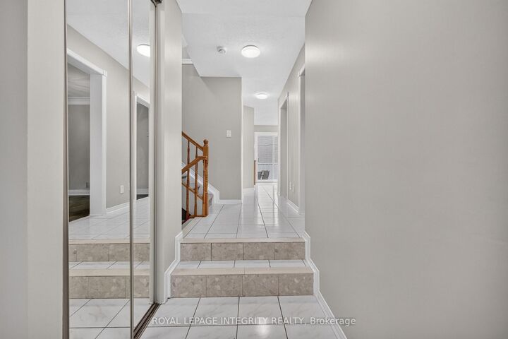 Property Photo:  1957 Crestmont Place  ON K1W 1E4 