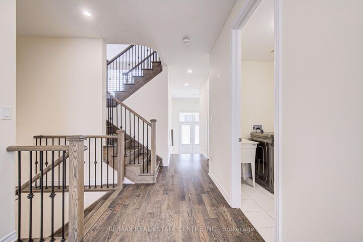 Property Photo:  407 Dolman Street  ON N0B 1M0 
