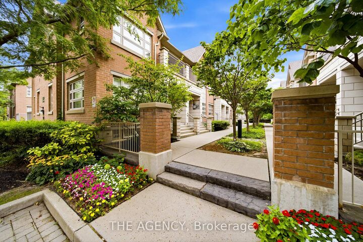 Photo de la propriété: 2460 Prince Michael Drive 23 ON L6H 0G8