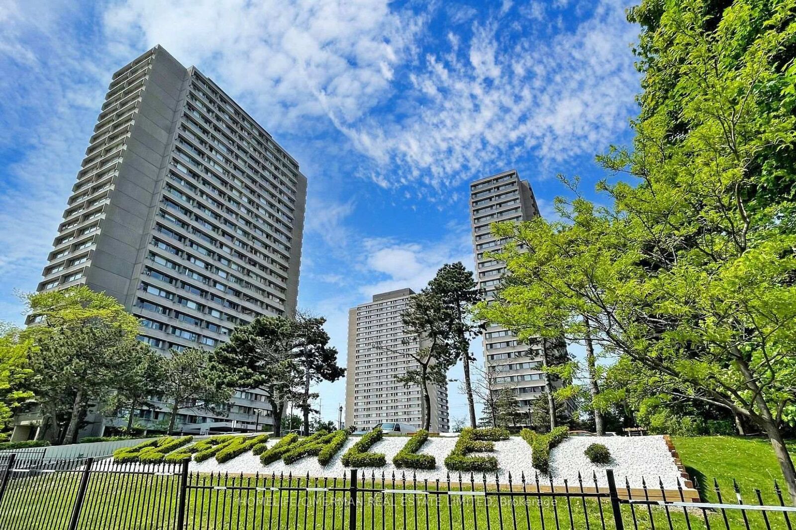 Property Photo:  735 Don Mills Road 706  ON M3C 1S9 