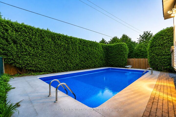Property Photo: 20 Coolbrook Crescent ON K0A 3P0
