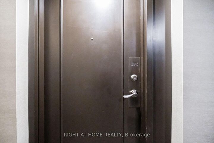 Property Photo: 4470 Tucana Court 308 ON L5R 3K8