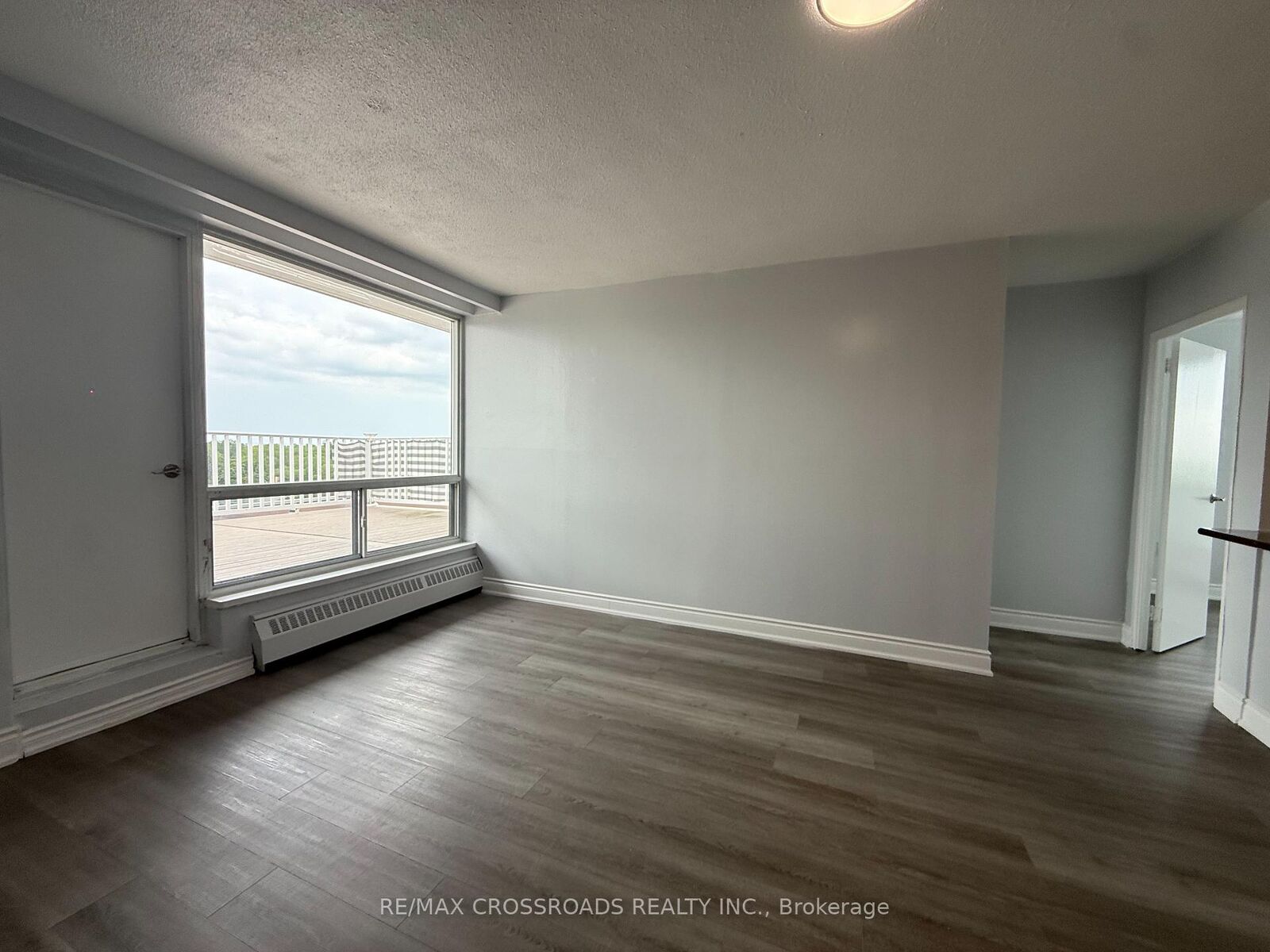 Property Photo: 363 Lakeshore Road E 804 ON L5G 1H7