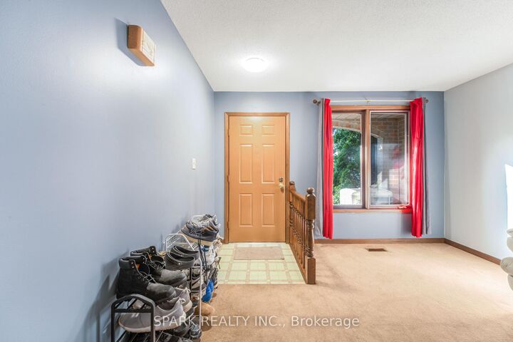 Property Photo: 28 Lampman Crescent ON L2V 4K7