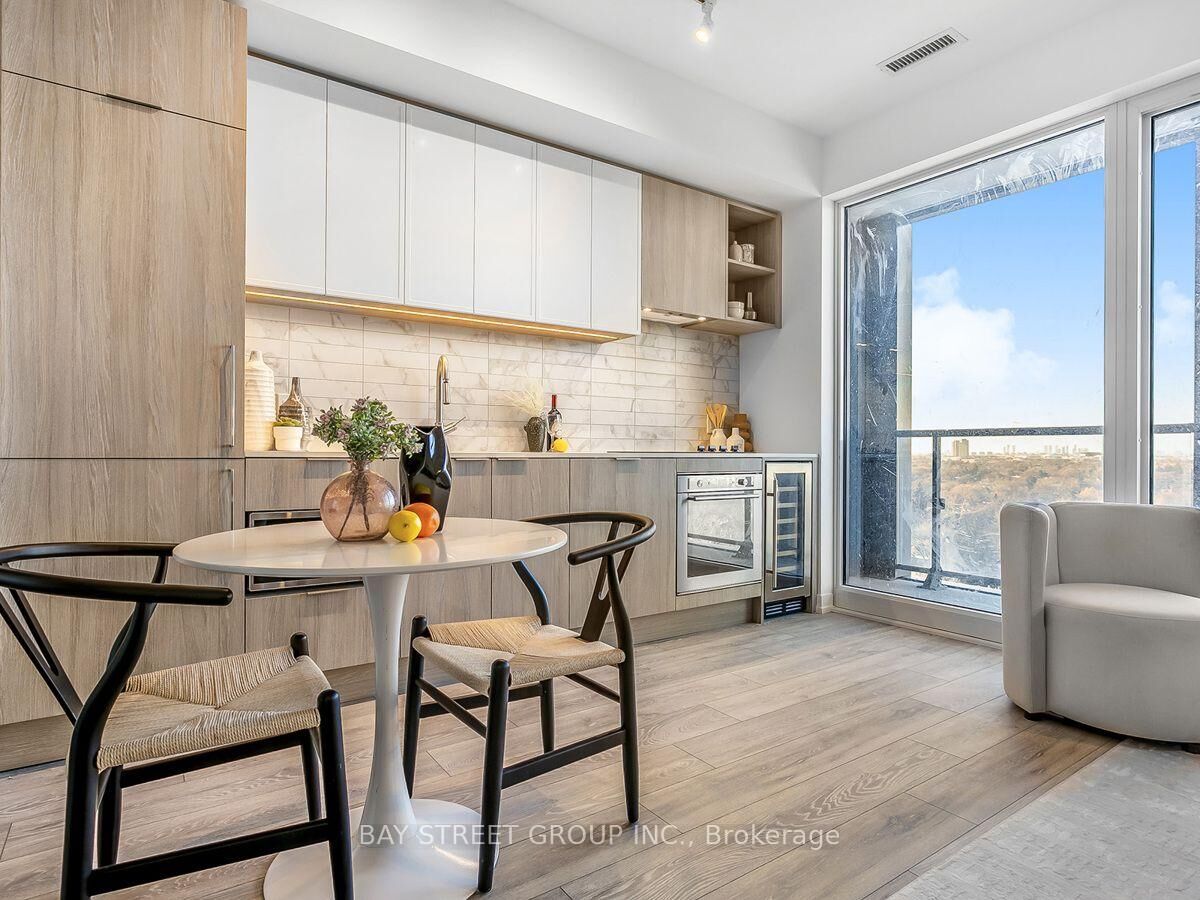 Property Photo: 2020 Bathurst Street 1812 ON M5P 0A6