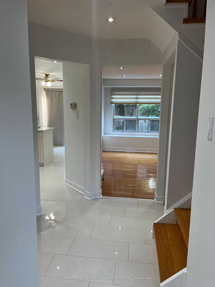 Property Photo: 3600 Colonial Drive 50 ON L5L 5P5