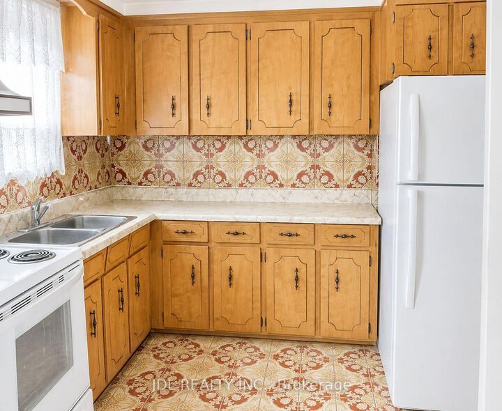 Property Photo: 40 Montana Avenue ON M3M 1B6