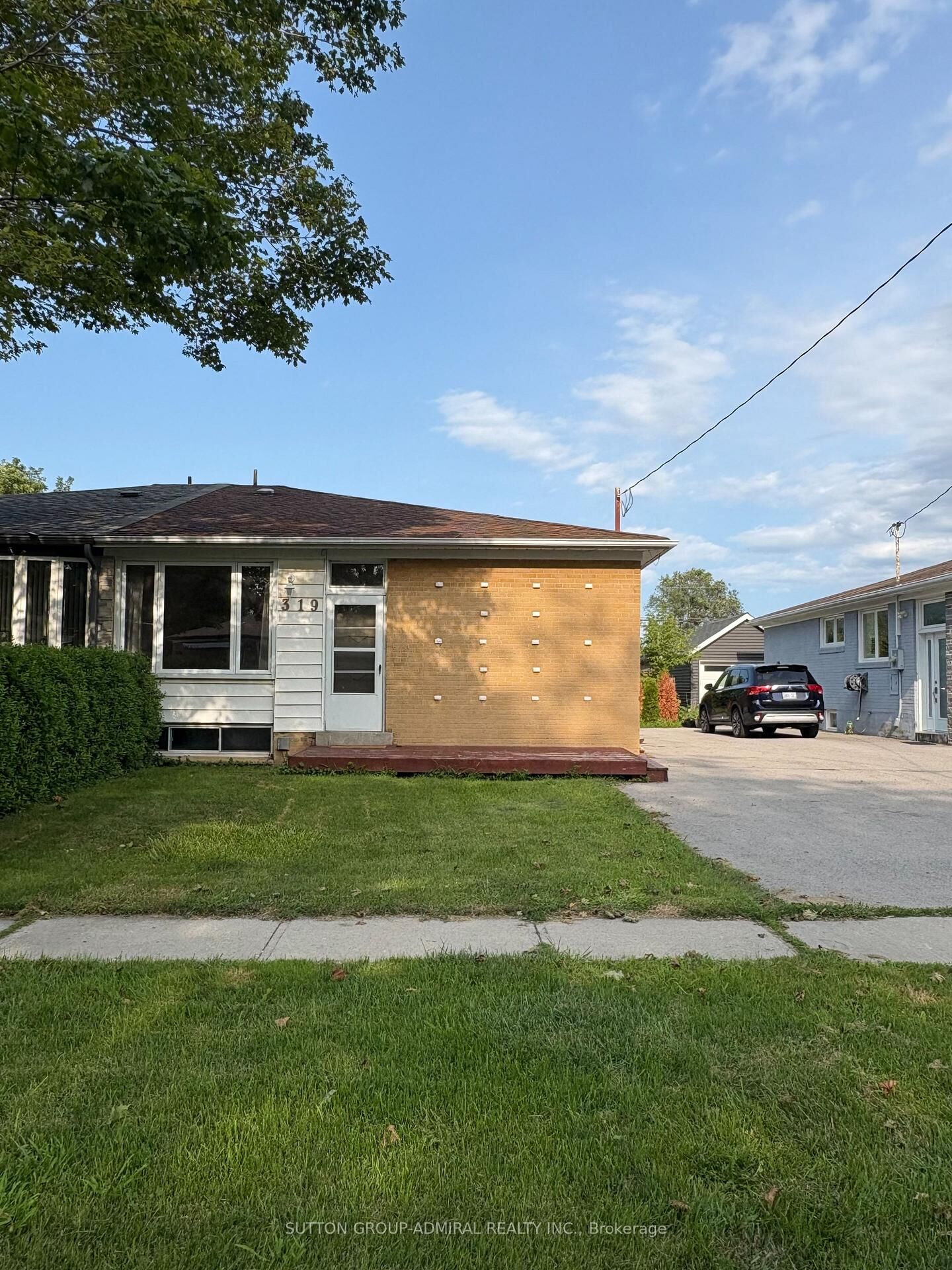 Property Photo:  319 Dovedale Drive  ON L1N 1Z8 