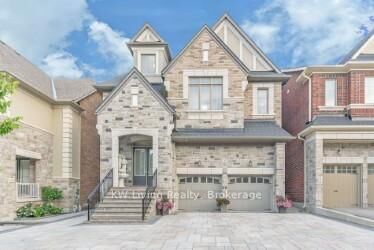 92 Giardina Crescent S — photo 1