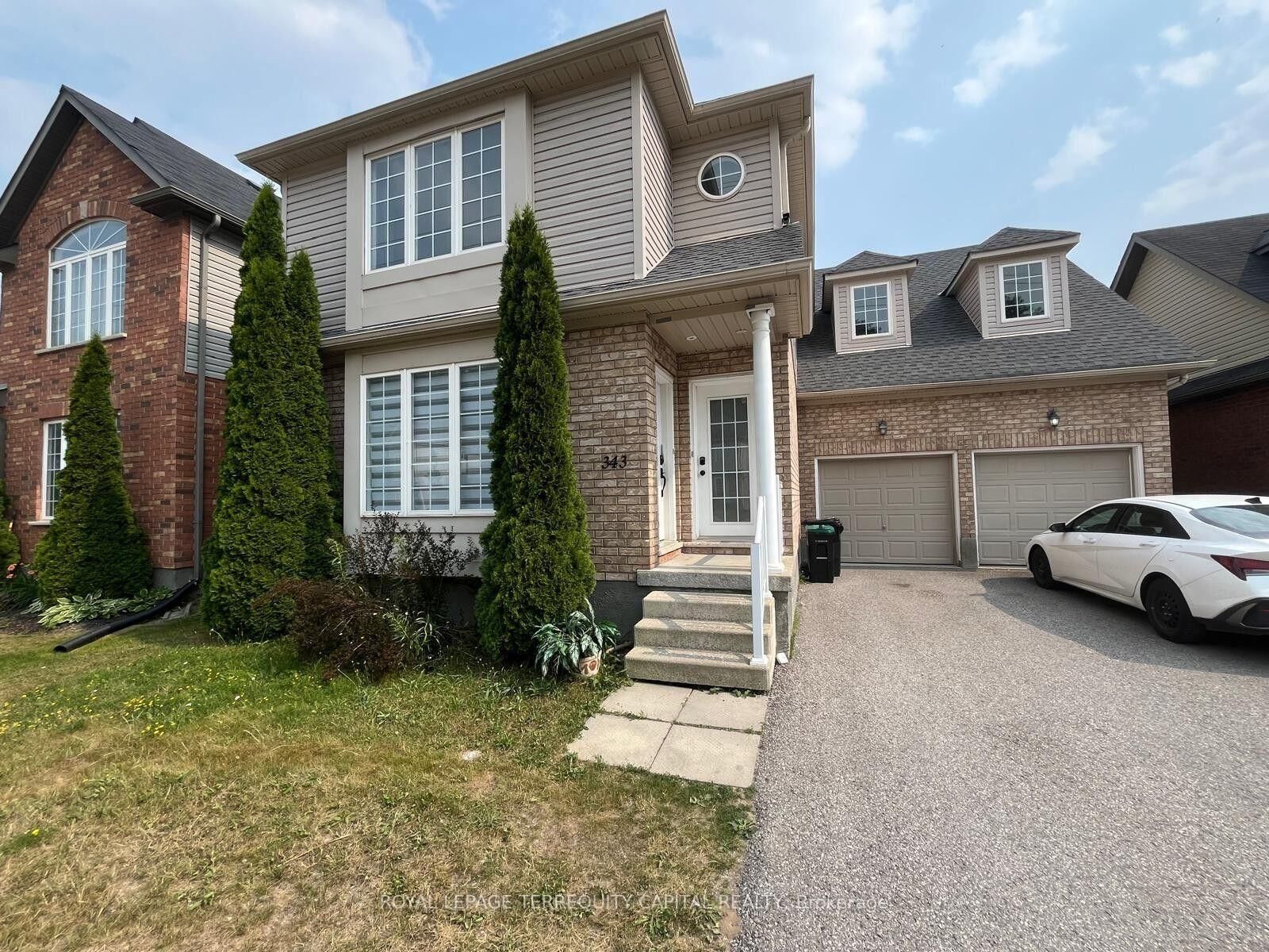 Property Photo:  343 Edgehill Drive Upper  ON L4N 9X4 