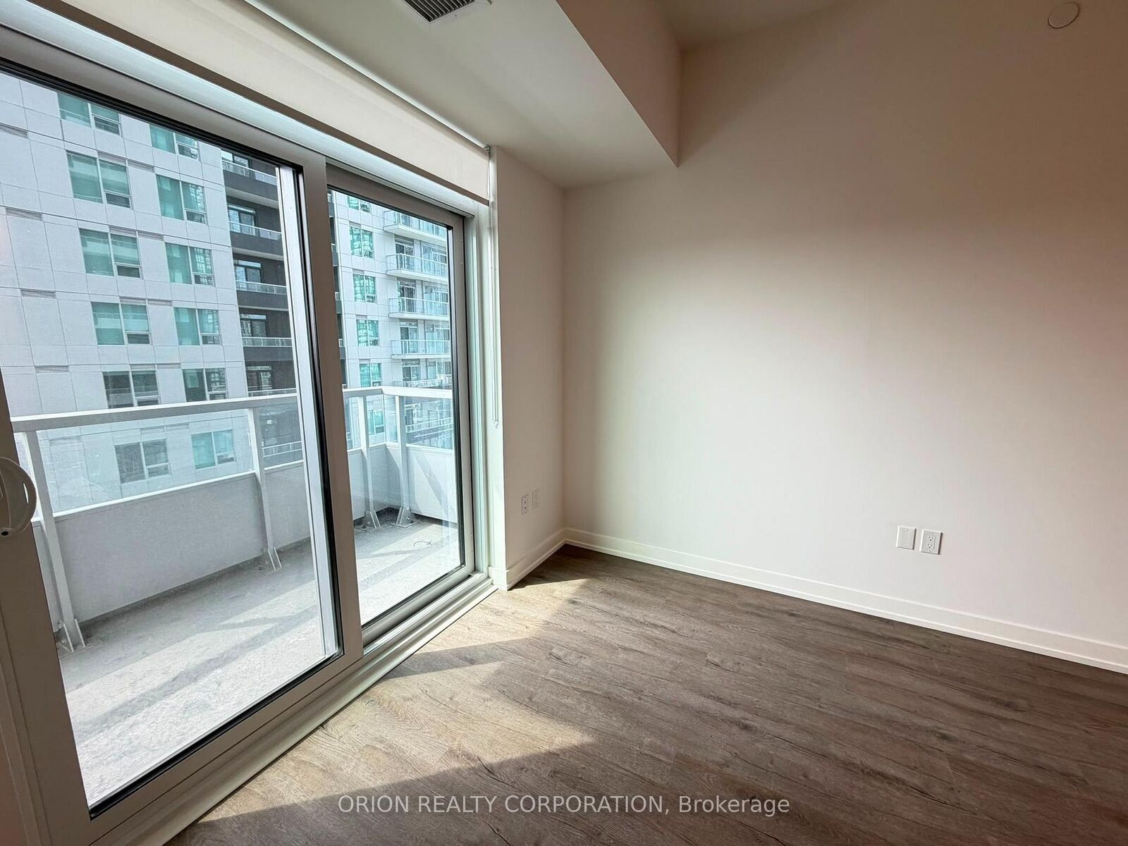 Property Photo:  5 Meadowdale Road 906  ON L4K 0C7 