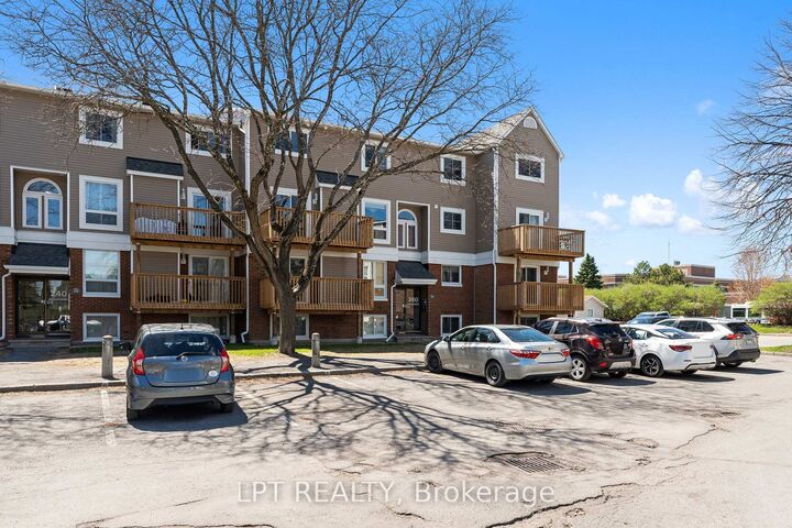 Property Photo:  260 Fenerty Court 4  ON K2L 3A7 
