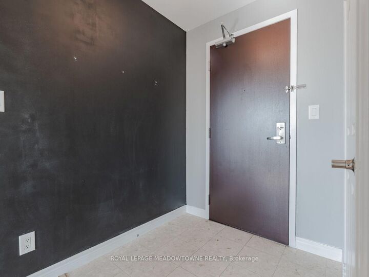 Property Photo: 208 Enfield Place 3006 ON L5B 0G8
