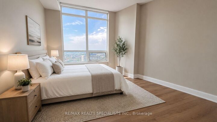 Property Photo: 330 Burnhamthorpe Road W 2702 ON L5B 0E1