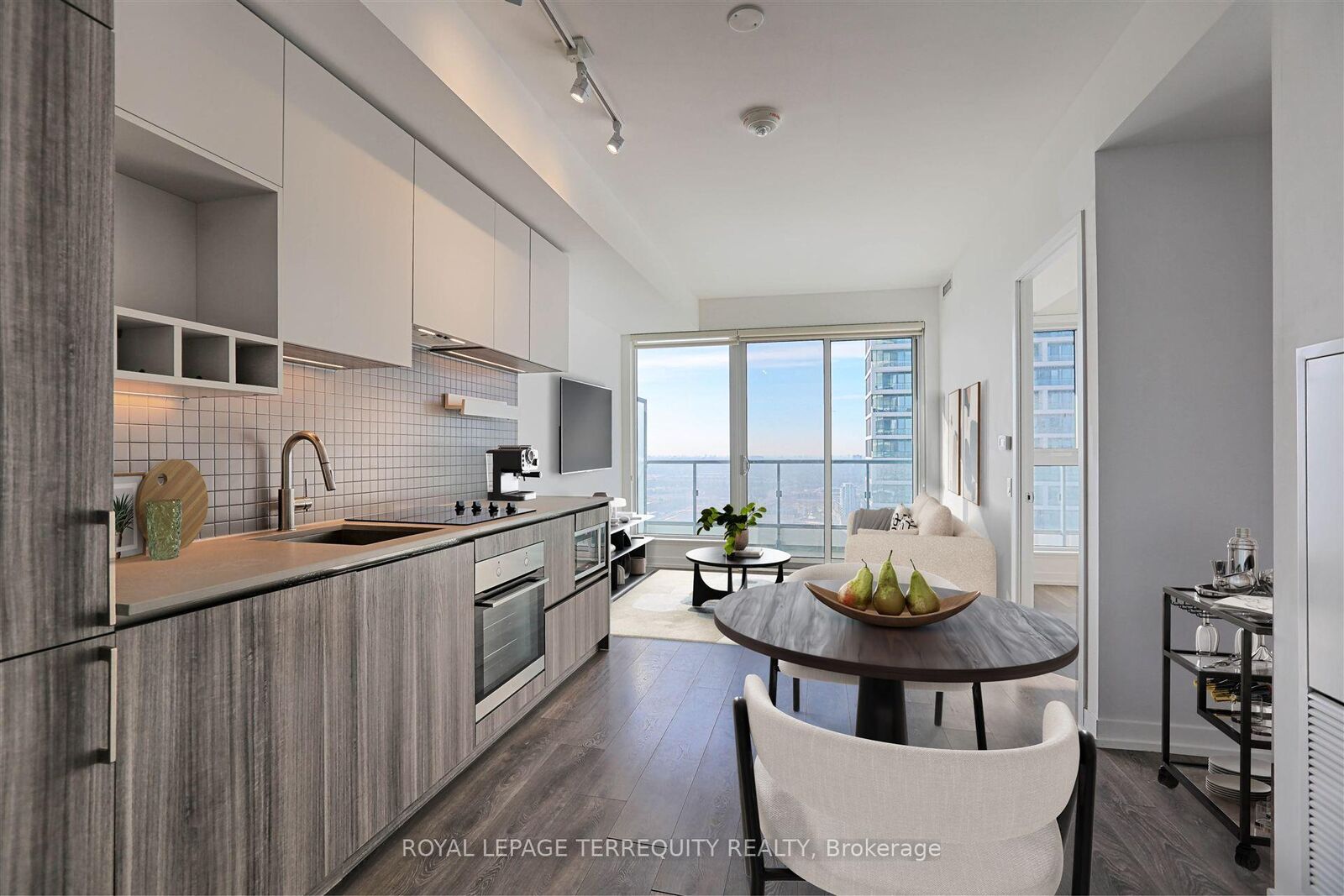 Property Photo: 898 Portage Parkway 3707 ON L4K 0J6