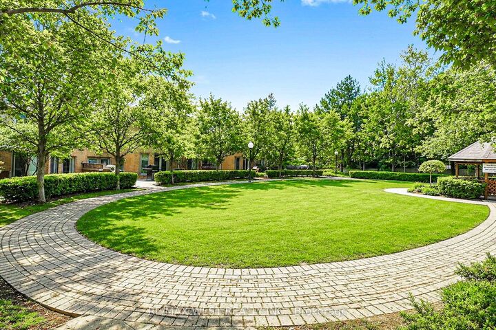 Property Photo:  55 Elm Drive W 1801  ON L5B 3Z3 
