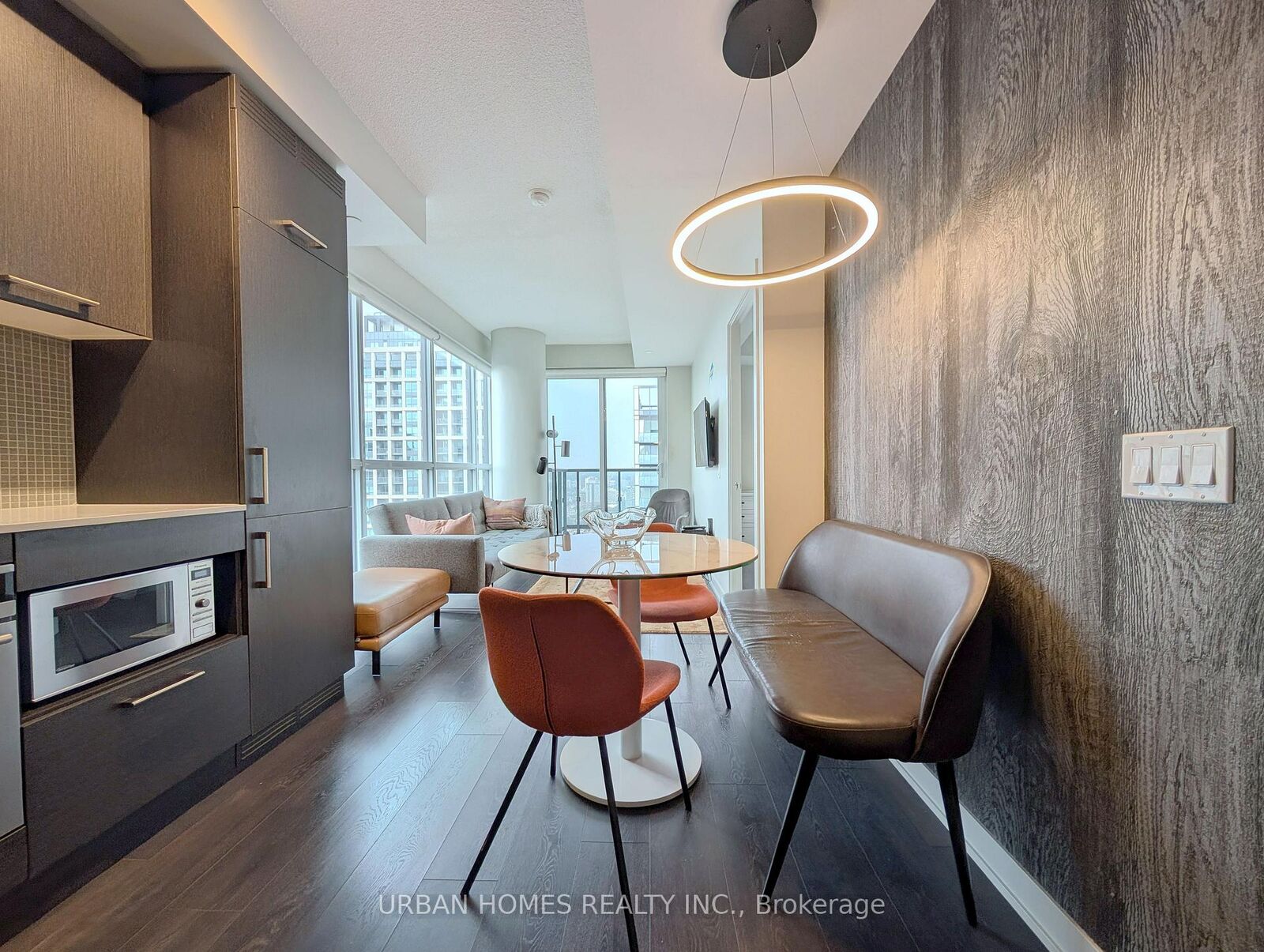Property Photo:  87 Peter Street 4006  ON M5V 0P1 