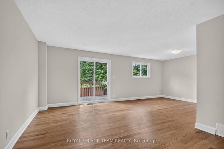 Property Photo: 85 Glen Park Drive ON K1B 3Z1