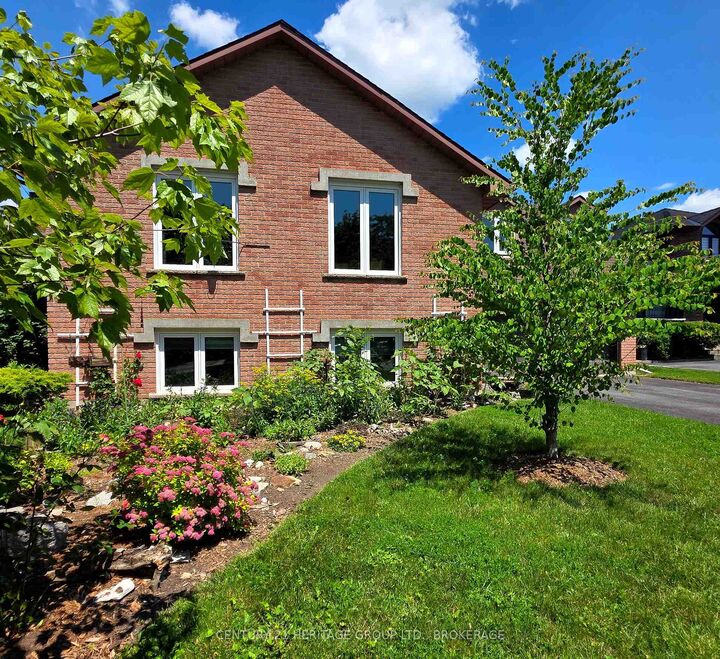 Property Photo:  23 Old Oak Road  ON K7M 7C3 