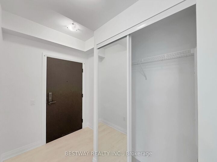 Photo de la propriété: 412 Silver Maple Road 207 ON L6H 7X8